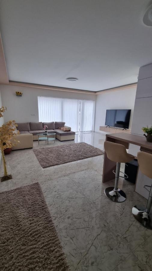 Sarkcsillag Teljes Csaladihaz- Star Complete Family House Lejlighed Szeged Eksteriør billede