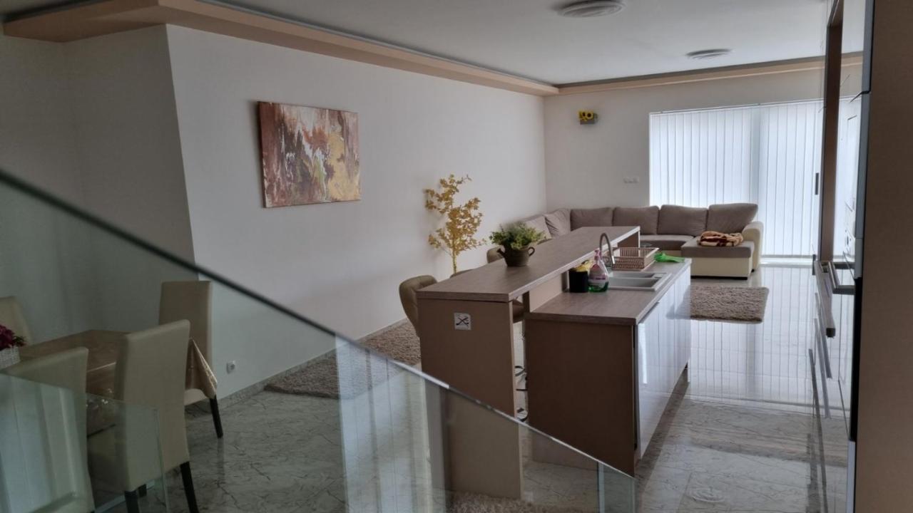 Sarkcsillag Teljes Csaladihaz- Star Complete Family House Lejlighed Szeged Eksteriør billede
