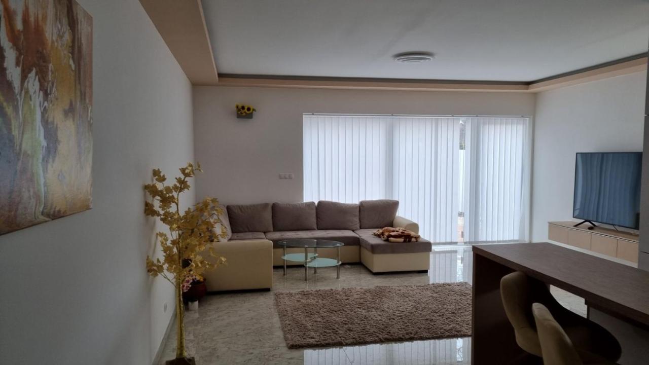Sarkcsillag Teljes Csaladihaz- Star Complete Family House Lejlighed Szeged Eksteriør billede